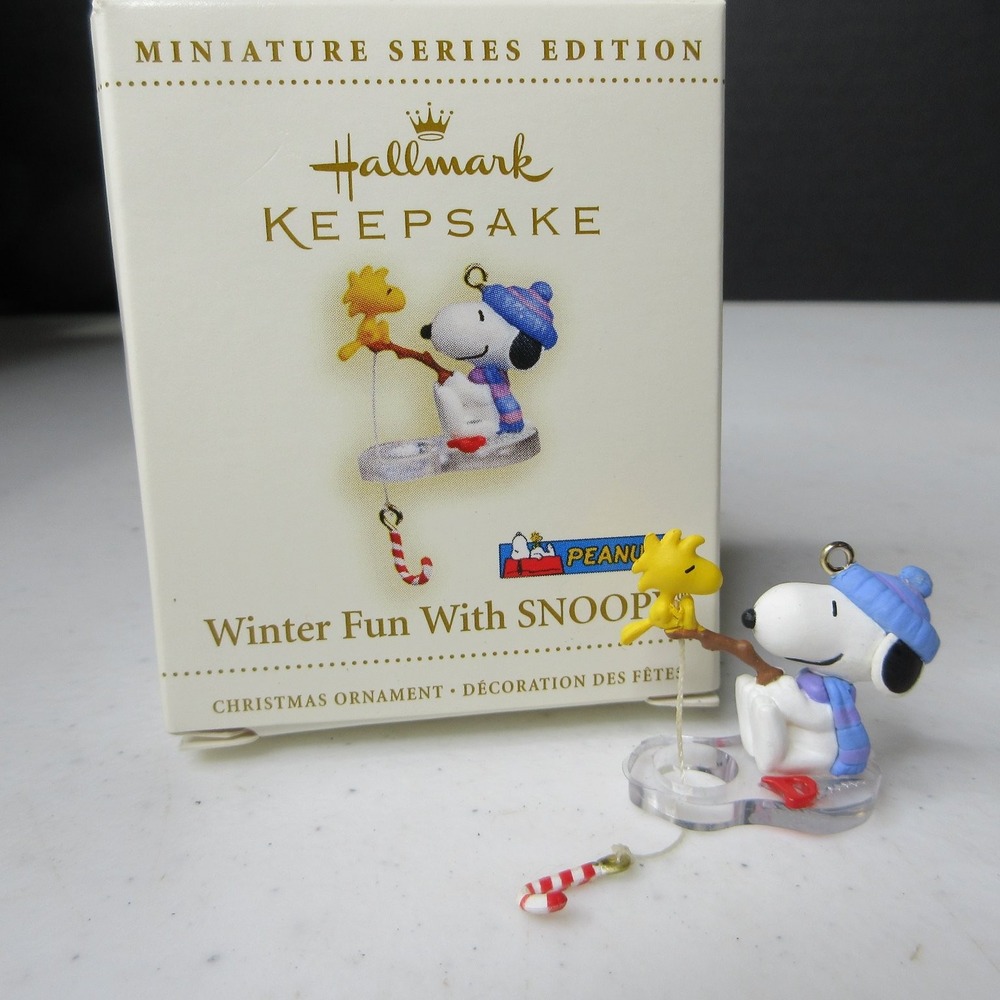 2006 Winter Fun with Snoopy Hallmark Miniature Ornament Ice Fishing Woodstock #9